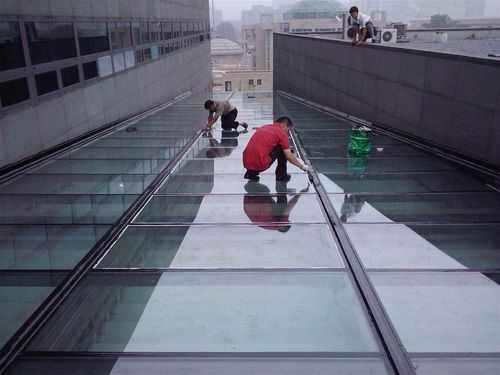 它涉及到防水材料,防水工程設(shè)計(jì),施工技術(shù),建筑物的管理等各個(gè)方面