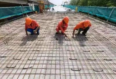 建設者正在加緊施工